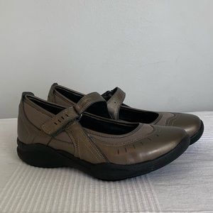 Clarks Wave Cruise Mary Janes